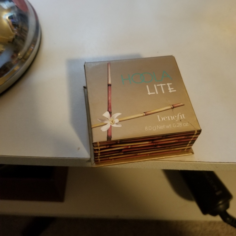 Benefit Hoola Lite Bronzer